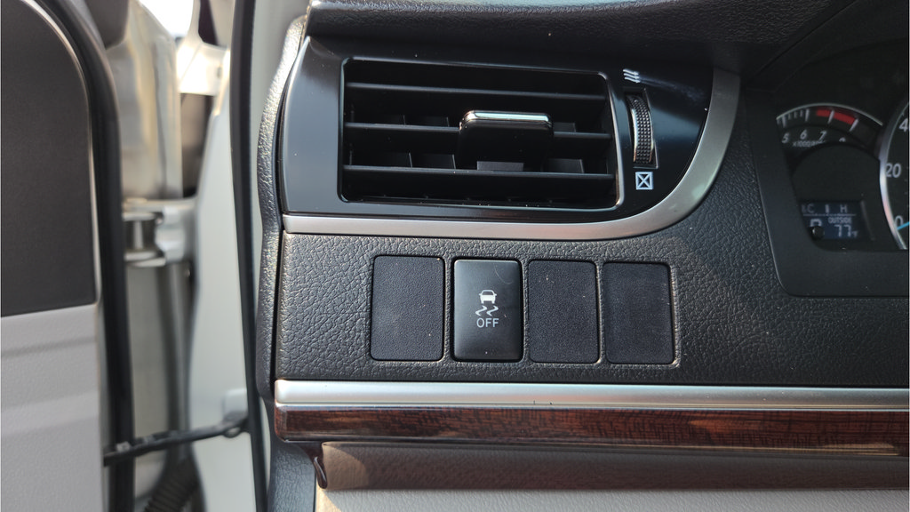 Used 2013 Toyota Camry XLE w/ Leather Pkg FWD image 71