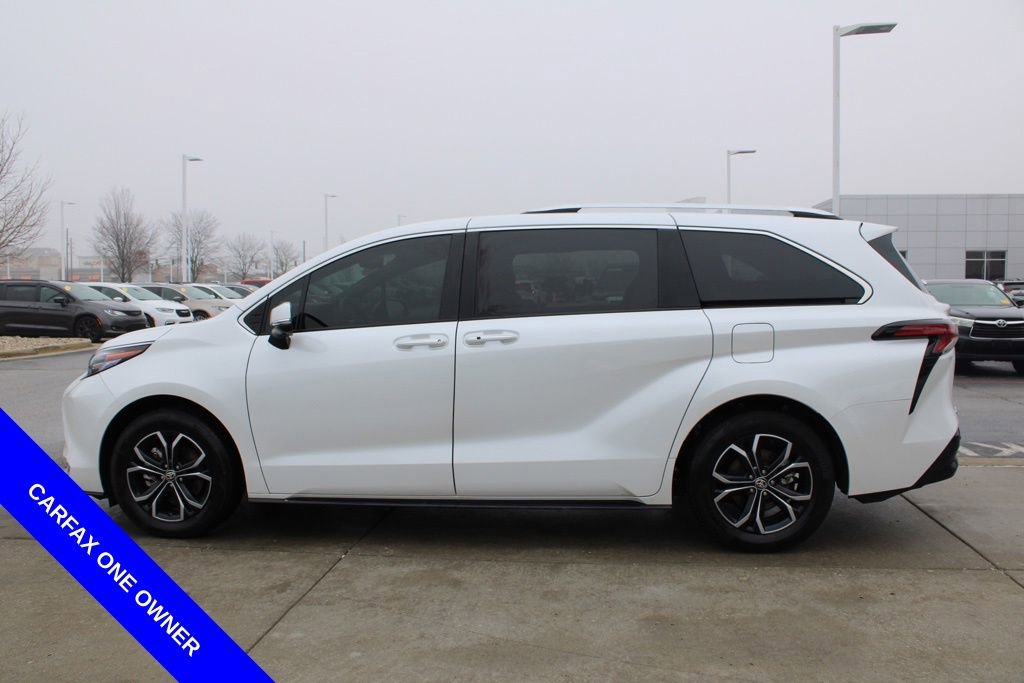 Used 2025 Toyota Sienna Platinum image 4