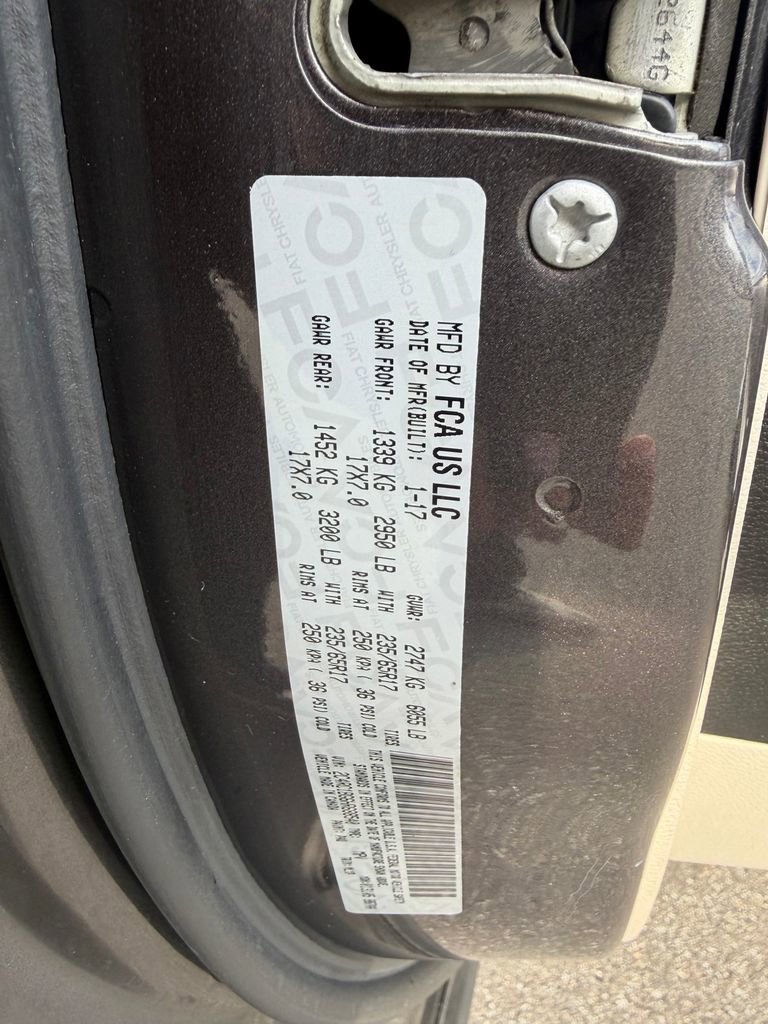 Used 2017 Chrysler Pacifica Touring-L image 36