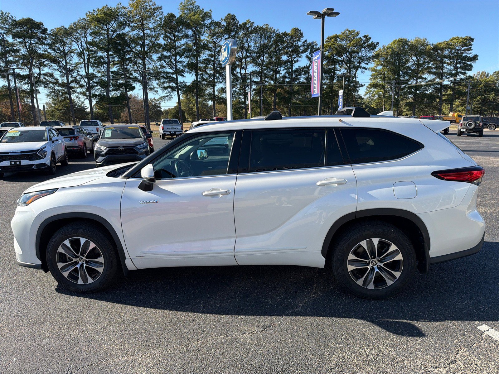 Used 2021 Toyota Highlander XLE image 5