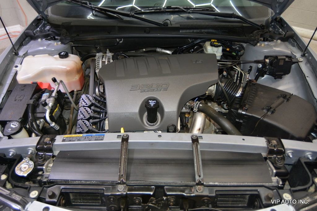 Used 2005 Pontiac Bonneville SE image 32