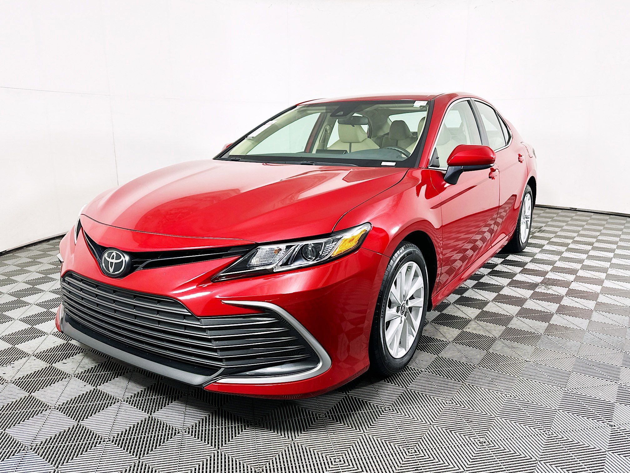 Used 2024 Toyota Camry LE FWD image 7