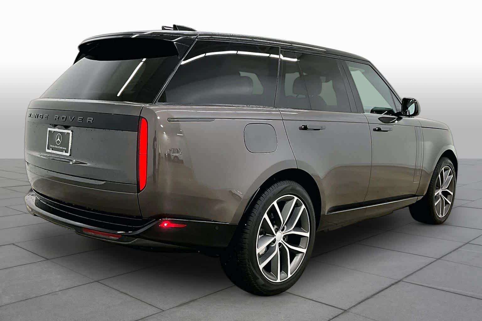 Used 2025 Land Rover Range Rover SE AWD/4WD image 13