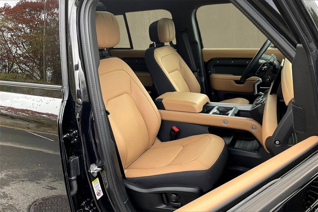 Used 2025 Land Rover Defender 110 V8 image 29