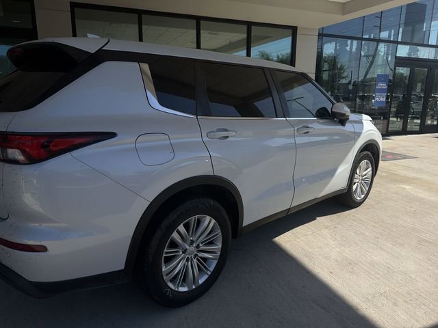 Used 2022 Mitsubishi Outlander ES FWD image 12