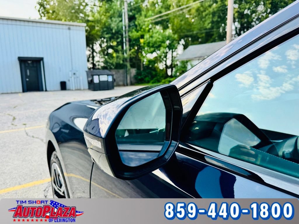 Used 2025 BMW 740i xDrive w/ Premium Package AWD/4WD image 16