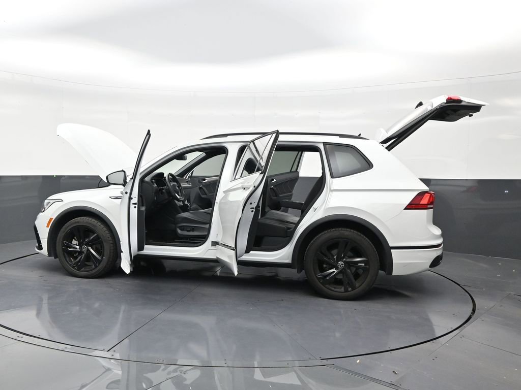 Used 2024 Volkswagen Tiguan SE R-Line FWD image 30