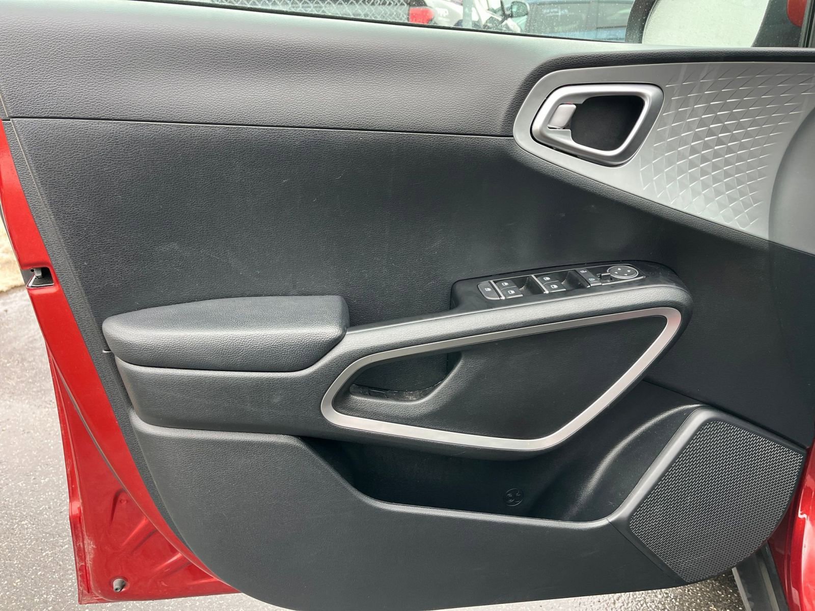 Used 2025 Kia Soul LX w/ LX Technology Package FWD image 18