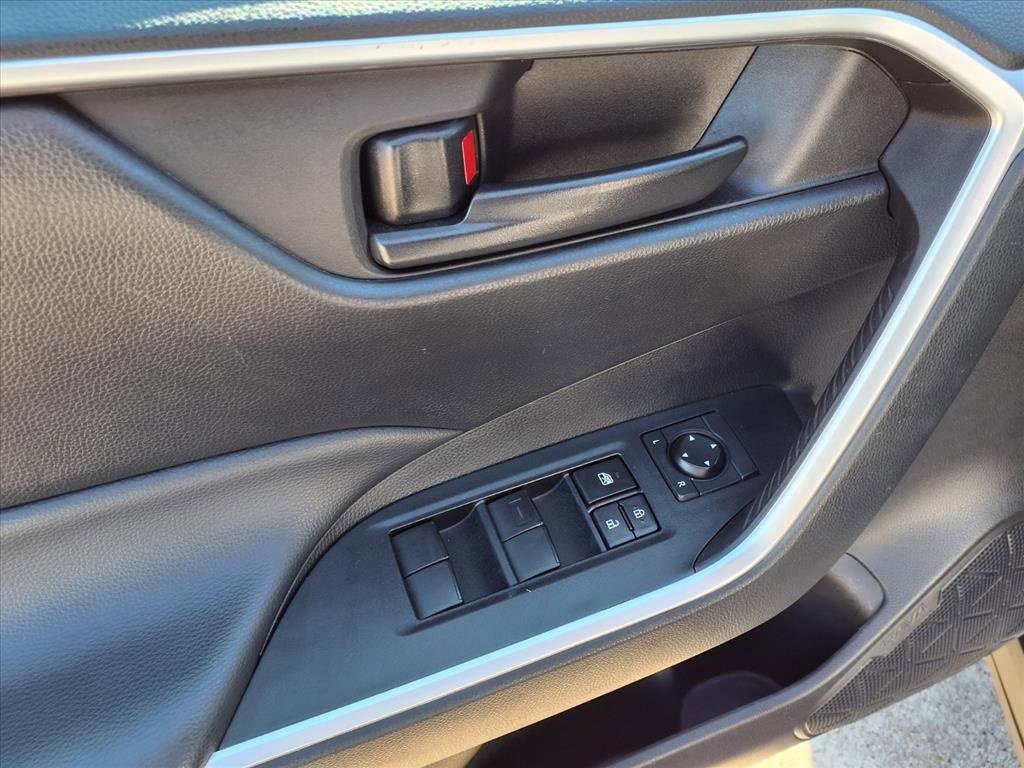 Used 2024 Toyota RAV4 LE image 22