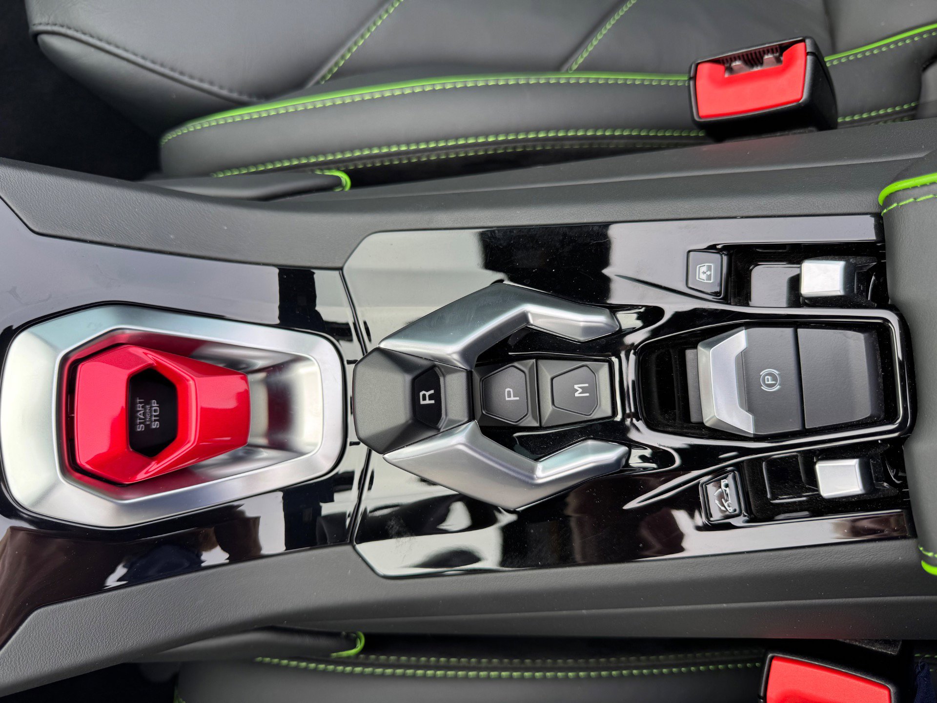 Used 2020 Lamborghini Huracan EVO image 19