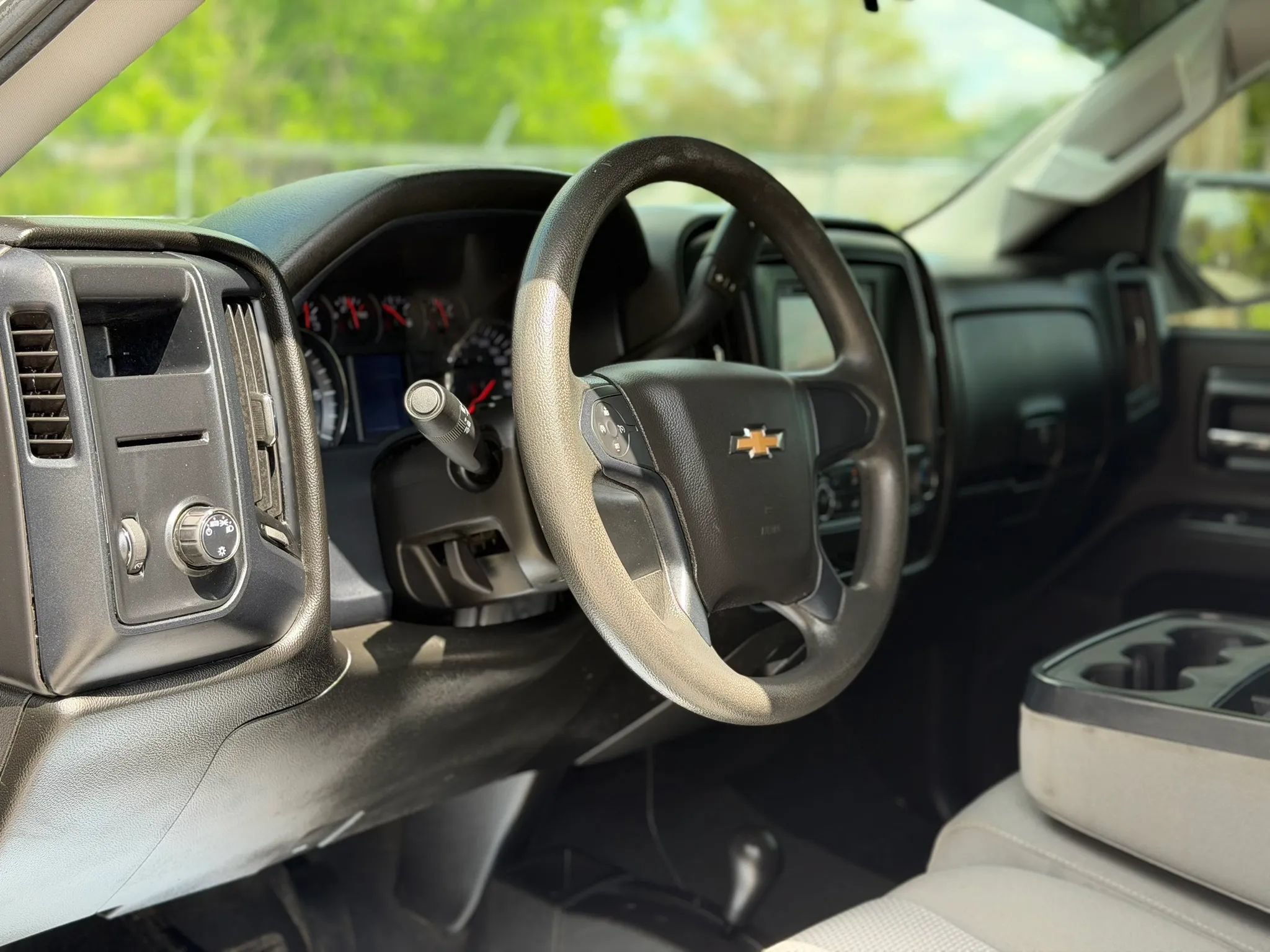 Used 2018 Chevrolet Silverado 1500 Custom w/ Custom Value Package AWD/4WD image 10