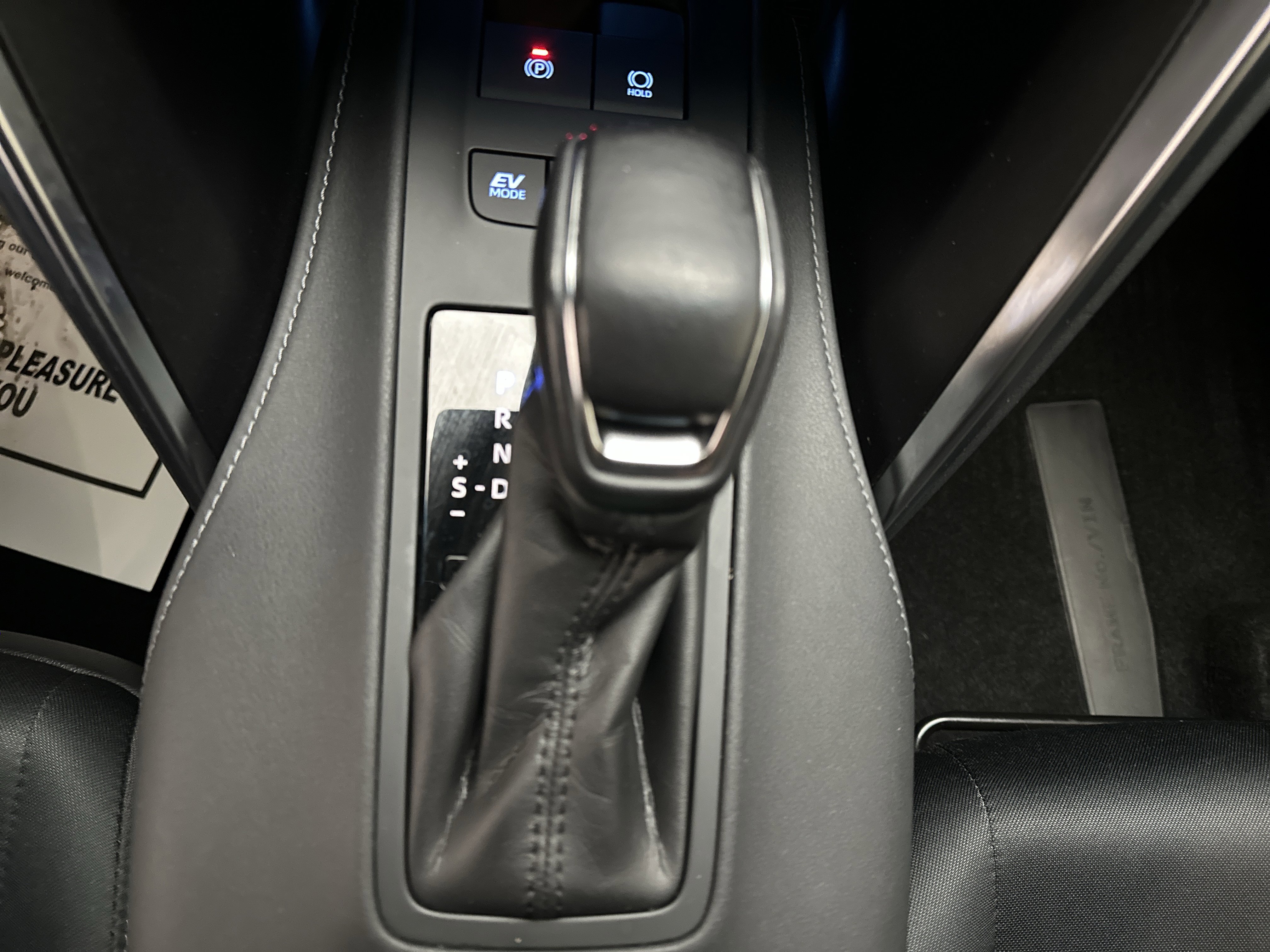 Used 2022 Toyota Venza LE image 36