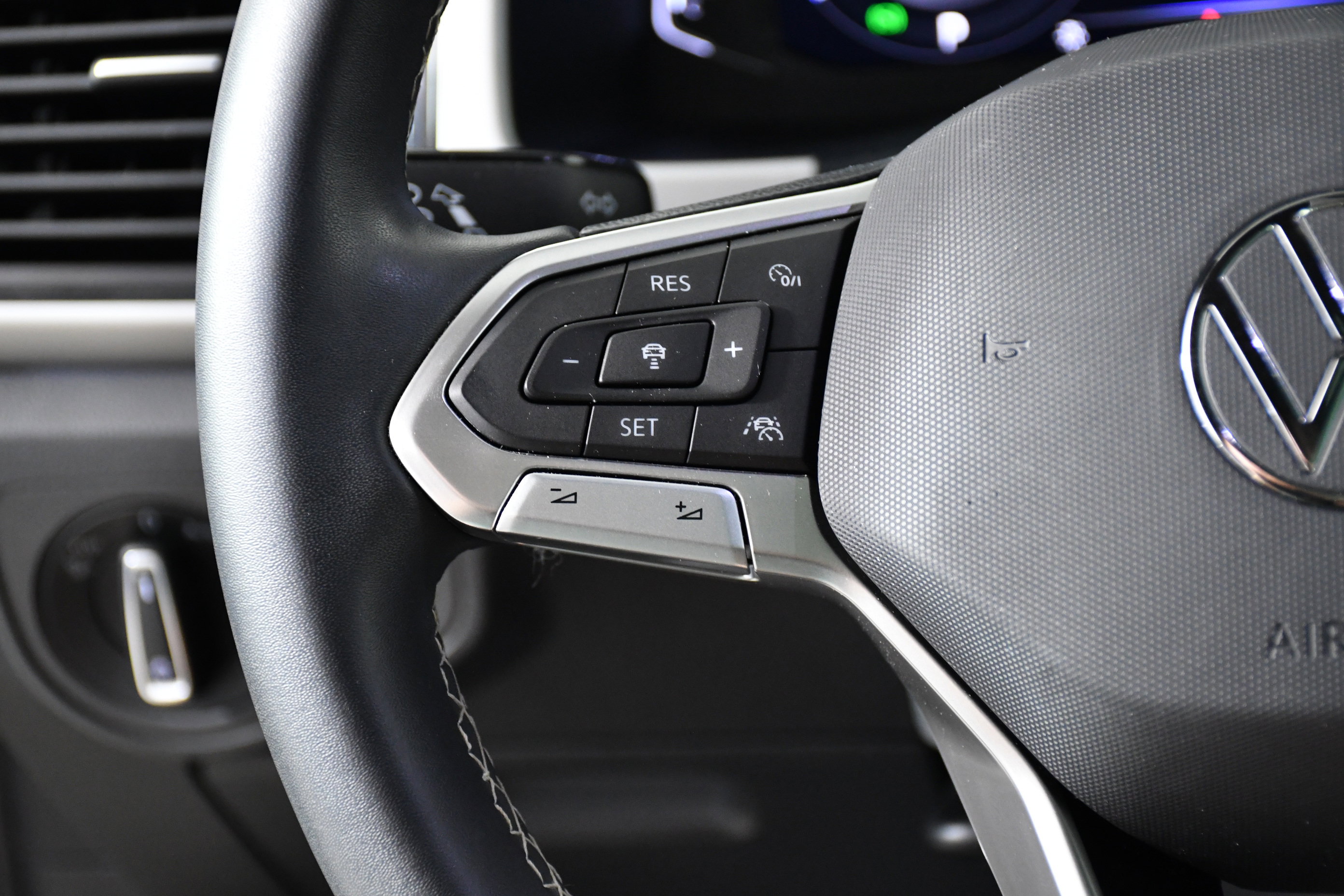 Used 2023 Volkswagen Atlas Cross Sport SEL image 11