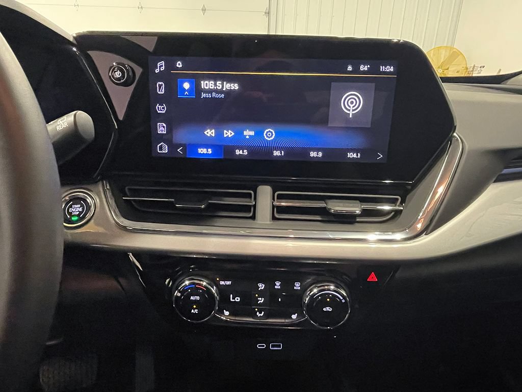 Used 2025 Chevrolet Trax LT FWD image 32