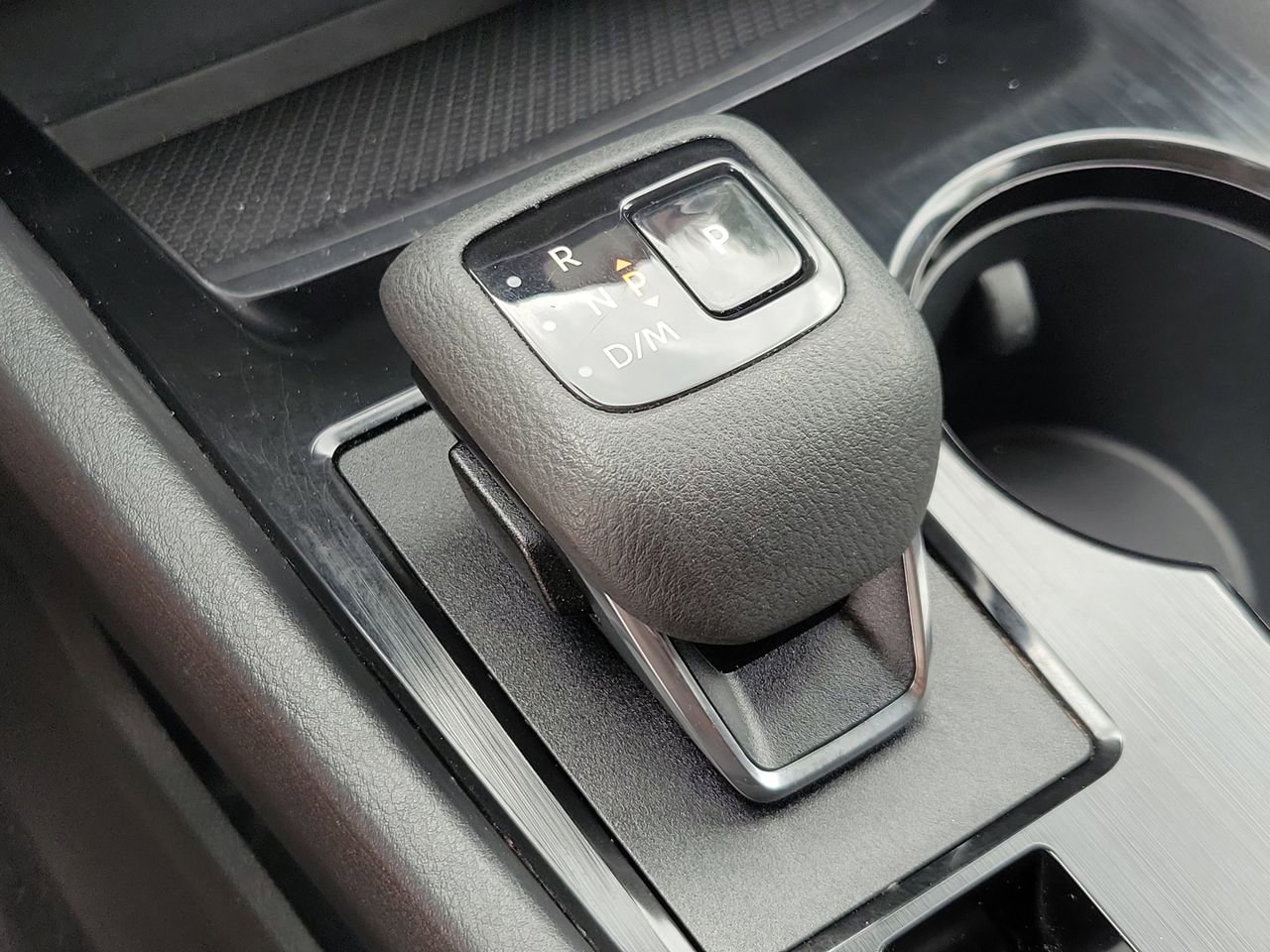 Used 2025 Nissan Rogue SV image 28