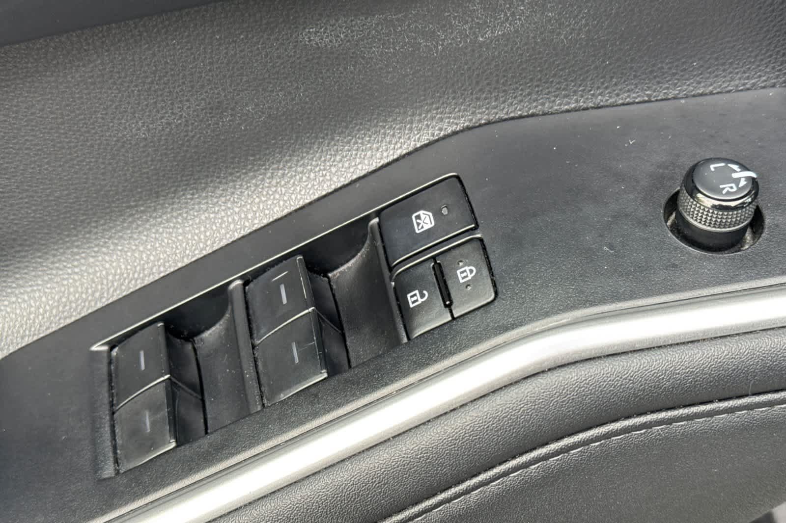 Used 2023 Toyota Highlander XLE FWD image 13