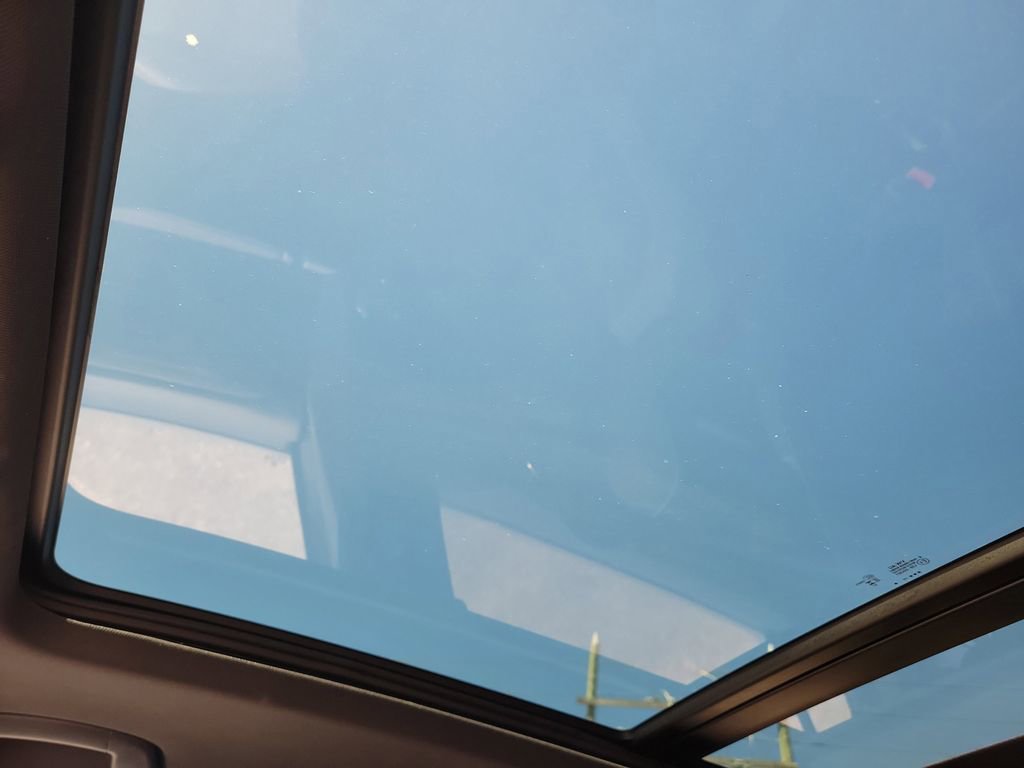 Used 2023 Volkswagen Tiguan SE R-Line image 30