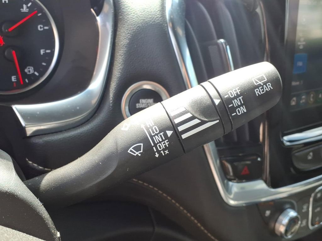 Used 2023 Chevrolet Traverse Premier image 31