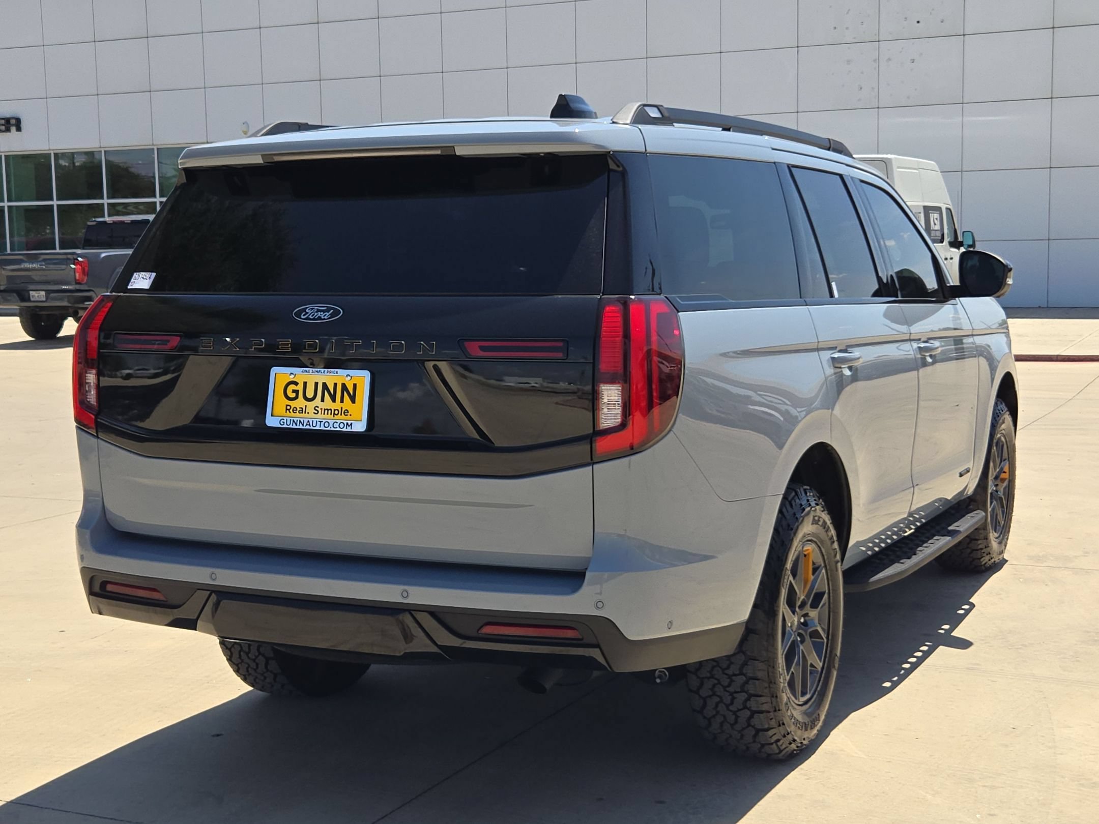 Used 2025 Ford Expedition Tremor AWD/4WD image 3