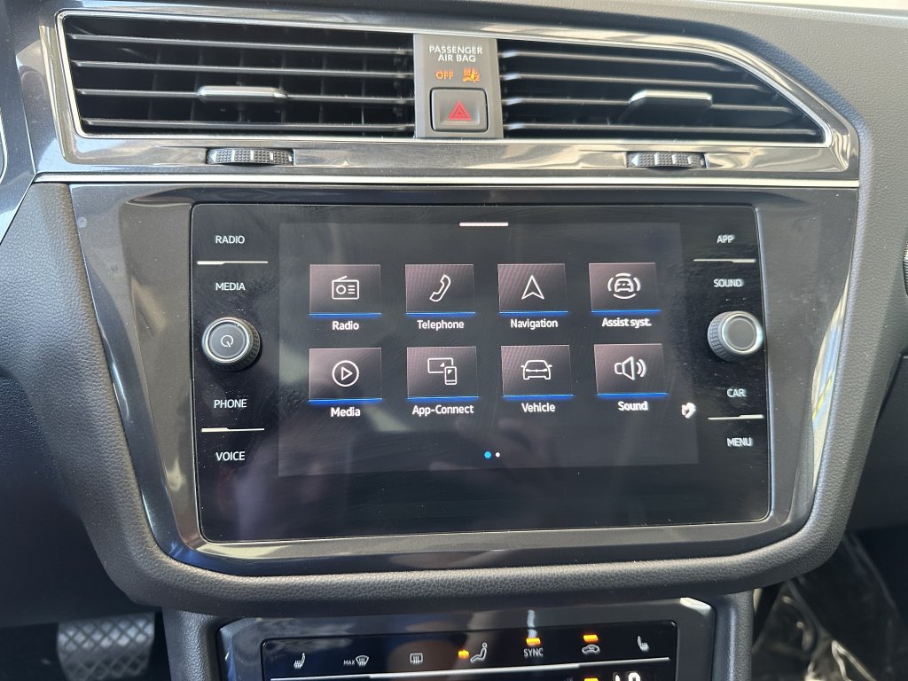 Used 2022 Volkswagen Tiguan SE w/ Panoramic Sunroof Package AWD/4WD image 21