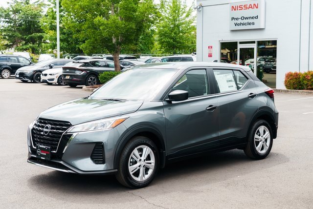 New 2025 Nissan Kicks Play S image 3