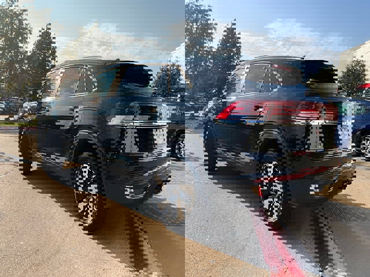 Used 2025 Volkswagen Atlas Cross Sport SE image 8