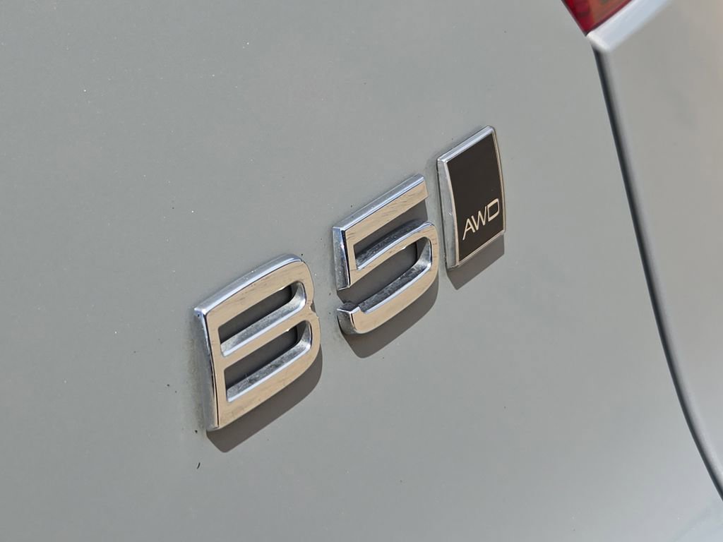 Used 2024 Volvo XC40 B5 Core AWD/4WD image 32