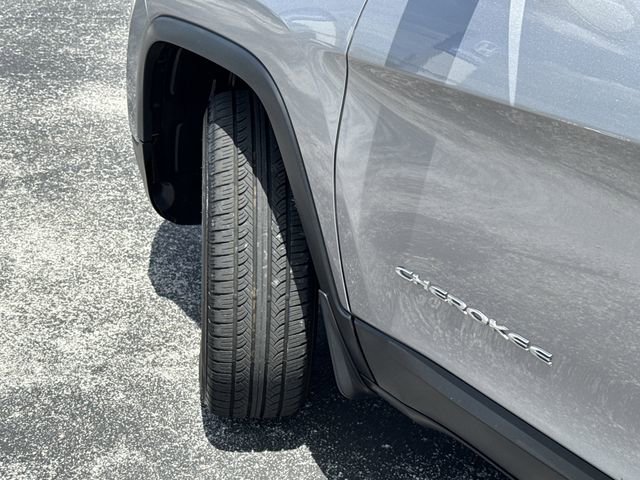 Used 2018 Jeep Cherokee Latitude Plus w/ Cold Weather Group image 41