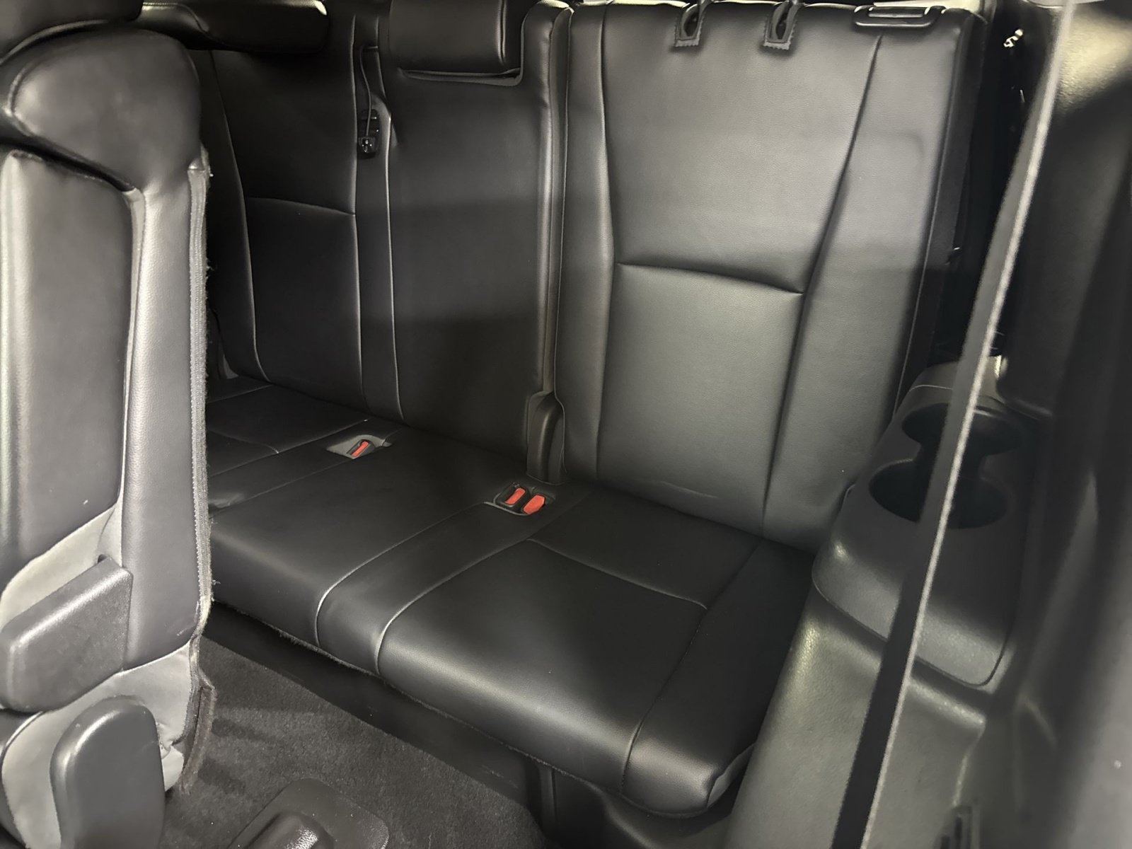 Used 2022 Toyota Highlander XLE AWD/4WD image 37