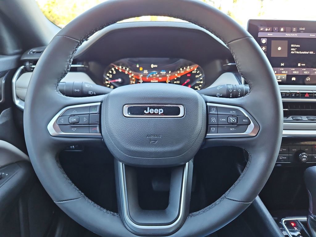 Used 2024 Jeep Compass Limited image 10
