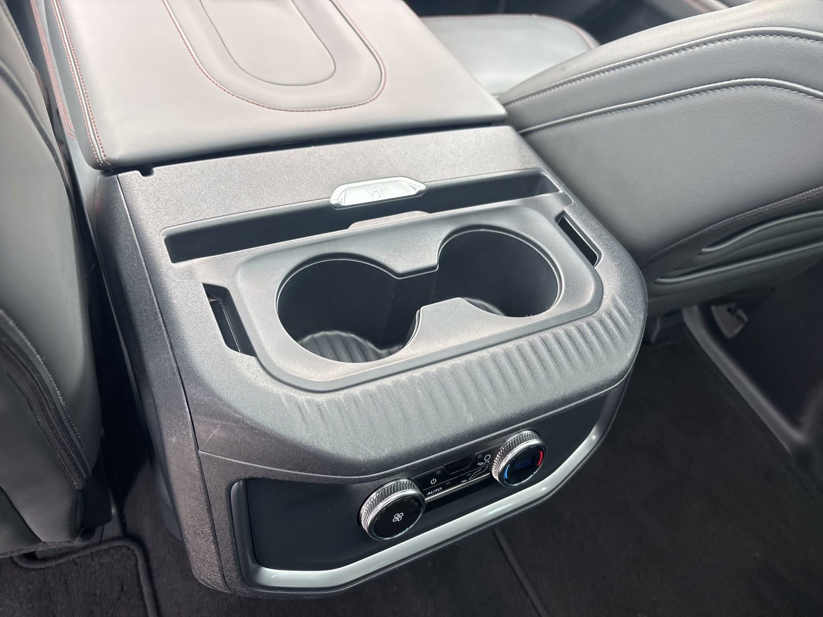 Used 2025 Ford Expedition Active image 26