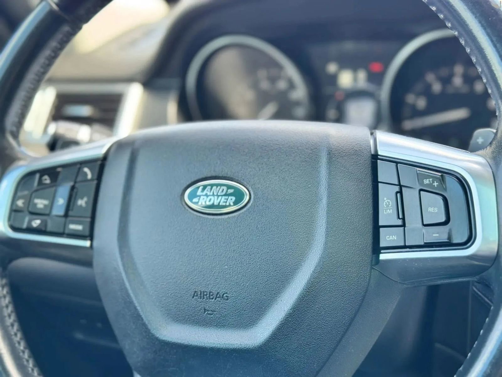 Used 2018 Land Rover Discovery Sport HSE image 29