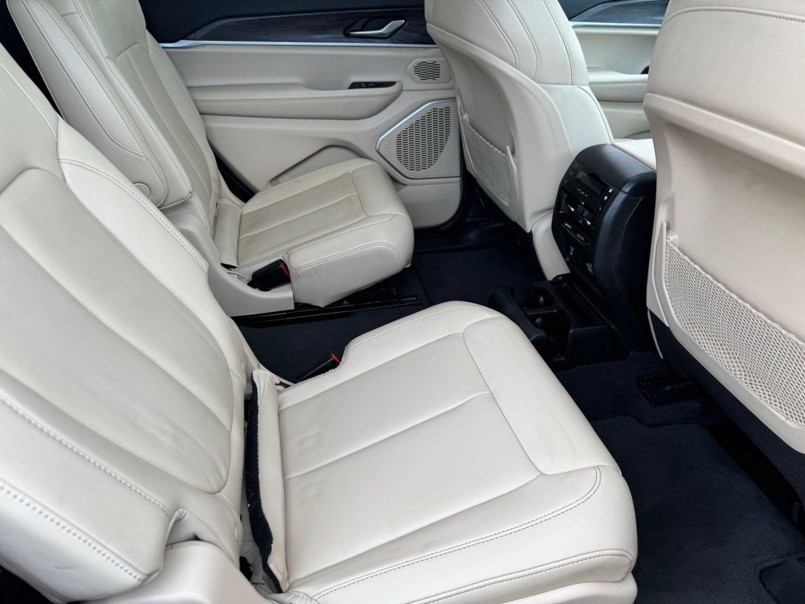 Used 2022 Jeep Grand Cherokee L Limited AWD/4WD image 16