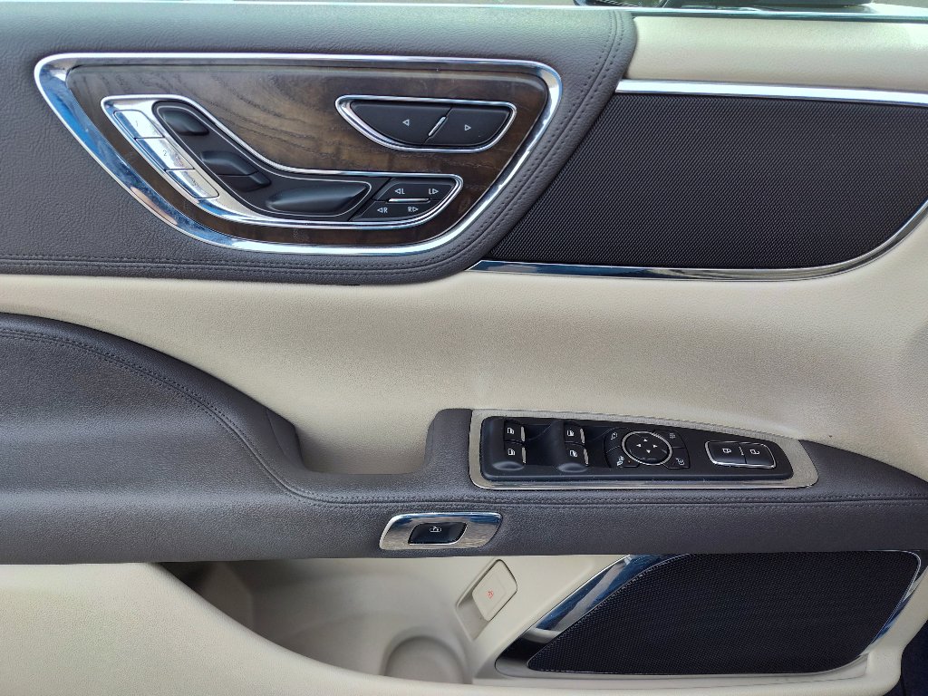 Used 2017 Lincoln Continental Reserve w/ Climate Package image 6