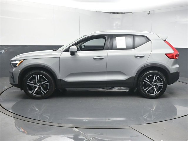 Used 2025 Volvo XC40 B5 Core image 5