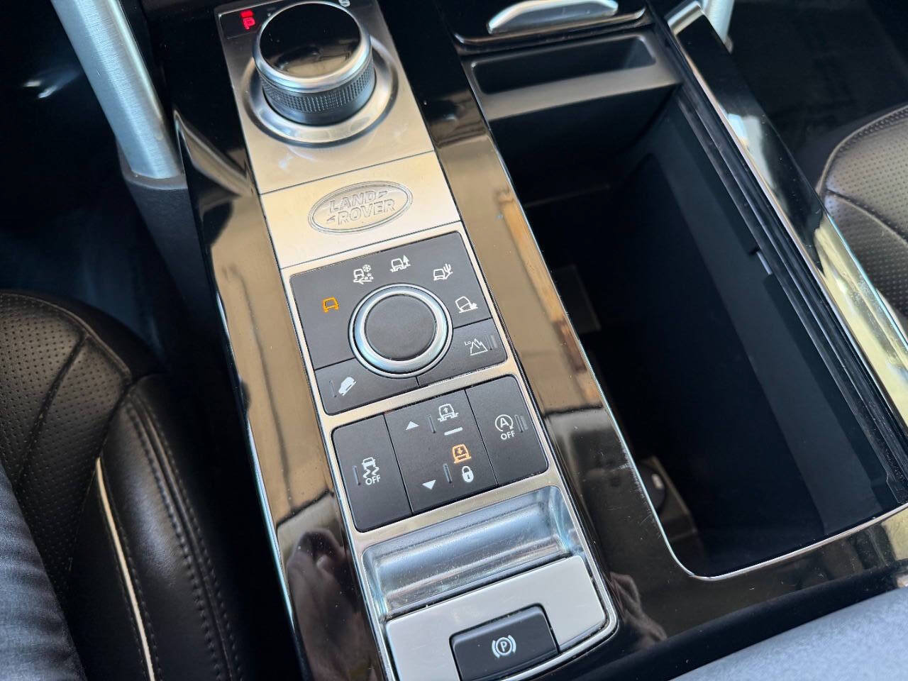 Used 2020 Land Rover Discovery HSE AWD/4WD image 24