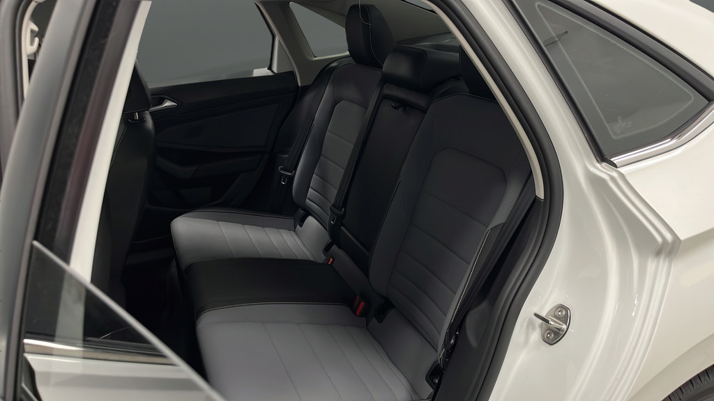 Used 2025 Volkswagen Jetta SE w/ Sunroof Package FWD image 23