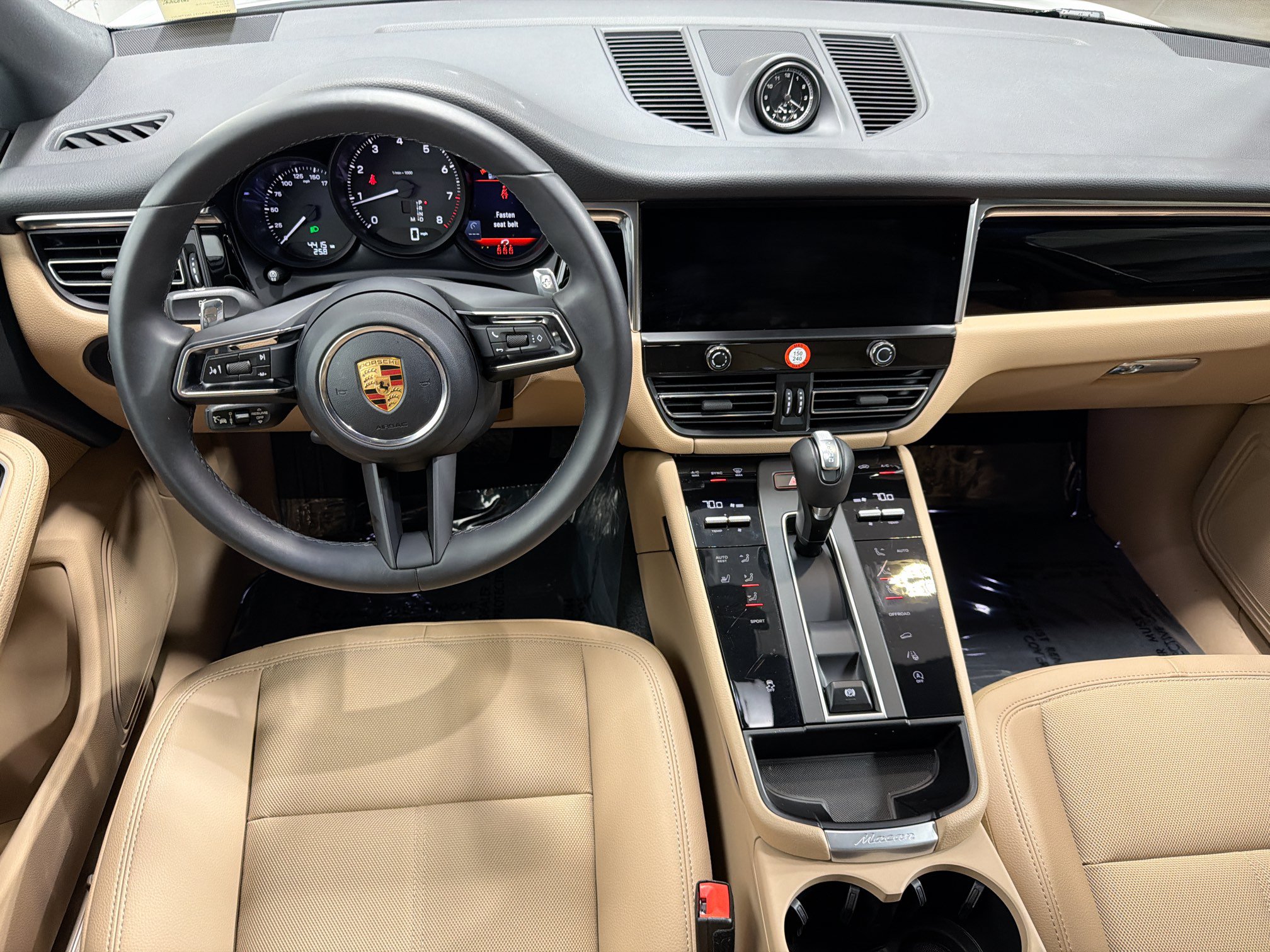 Certified 2026 Porsche Macan AWD/4WD image 18
