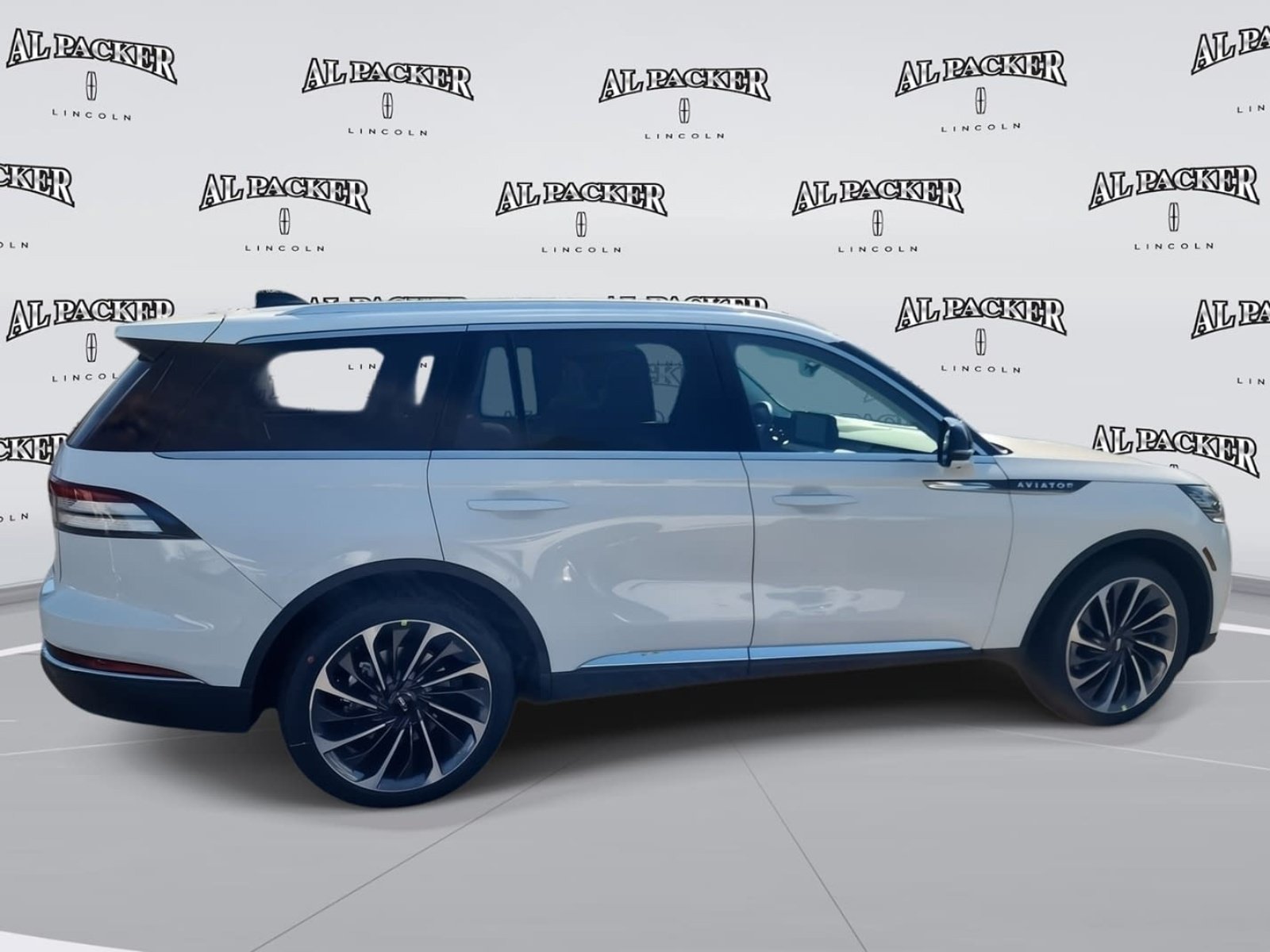 New 2026 Lincoln Aviator Reserve w/ Luxury Package RWD image 6
