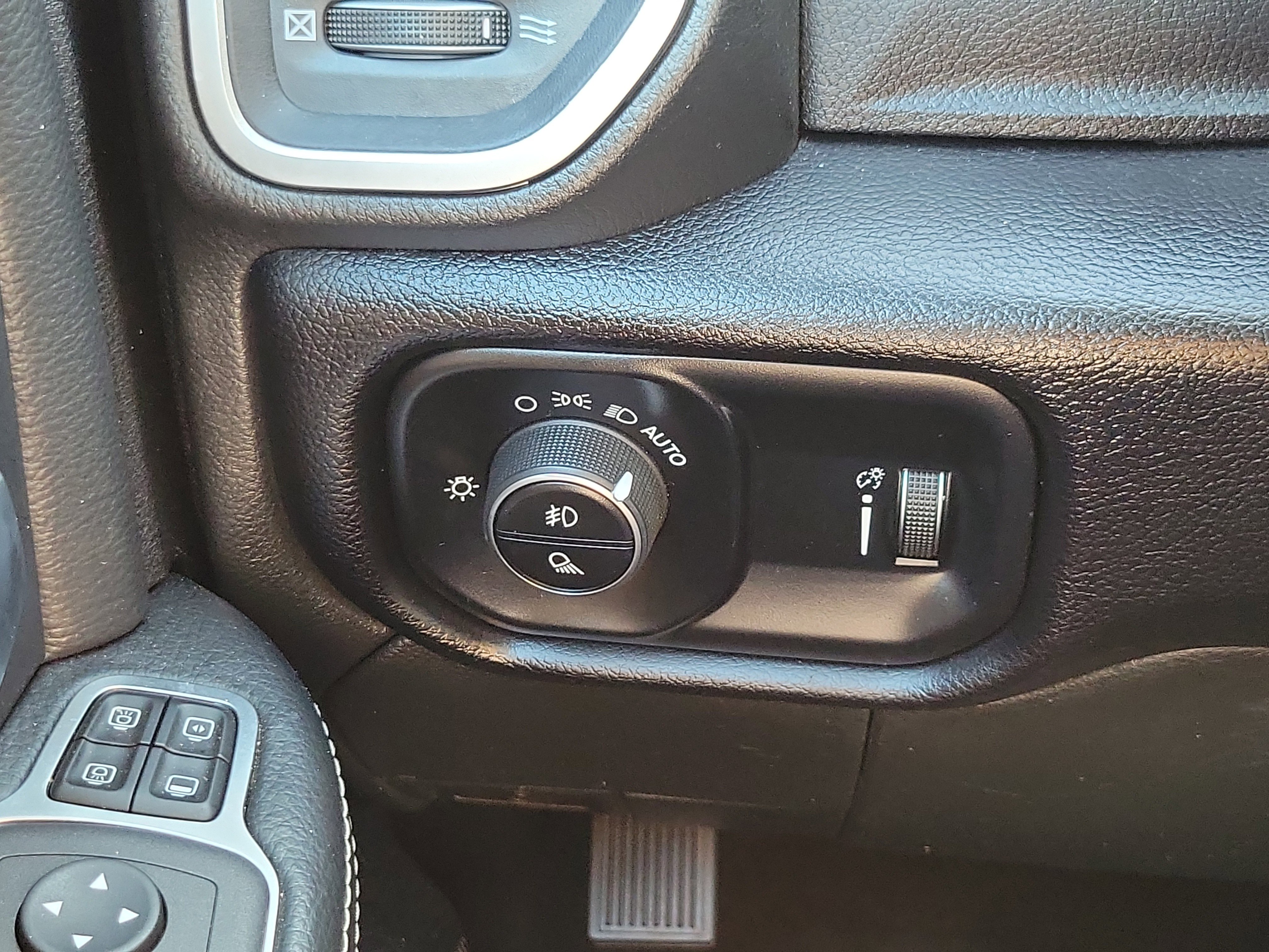 Used 2024 RAM 2500 Big Horn w/ Bed Utility Group image 12