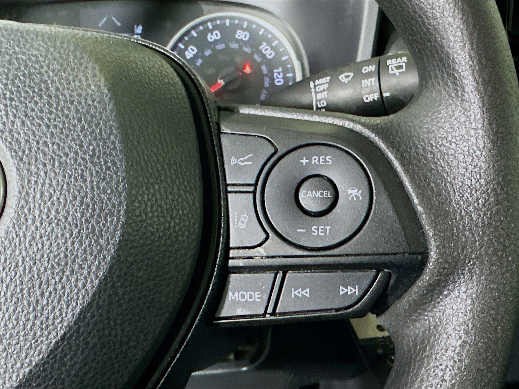 Used 2021 Toyota RAV4 LE image 17