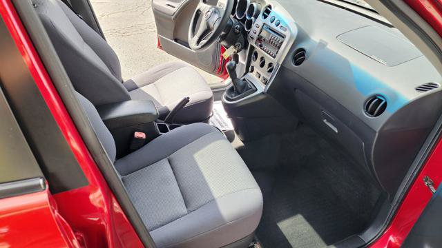 Used 2006 Pontiac Vibe w/ Sun And Sound Package FWD image 15