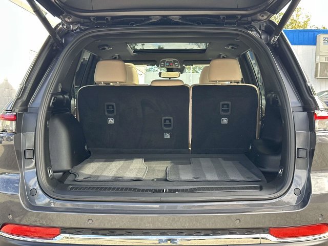 Certified 2025 Jeep Grand Cherokee Limited AWD/4WD image 13