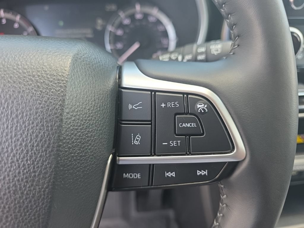 Certified 2025 Toyota Highlander XLE AWD/4WD image 19
