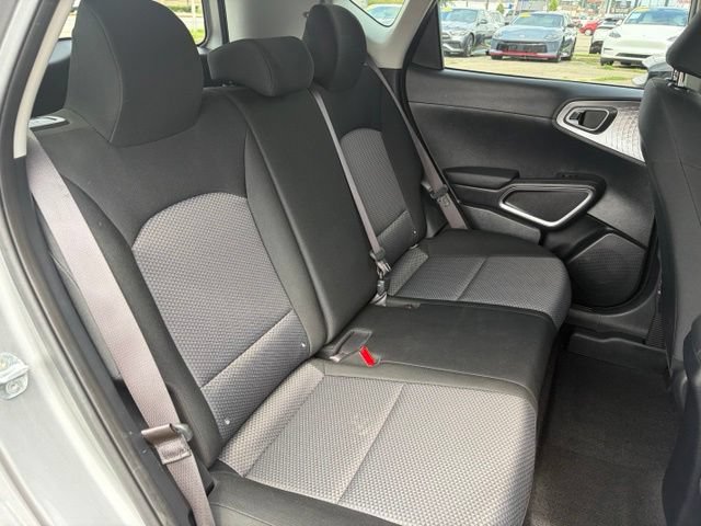 Used 2025 Kia Soul LX w/ LX Technology Package FWD image 31