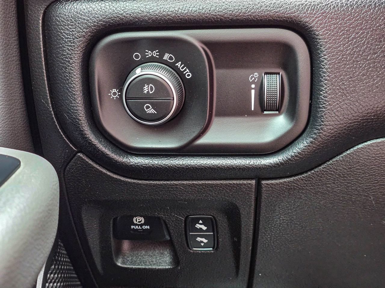 Used 2020 RAM 1500 Big Horn AWD/4WD image 30