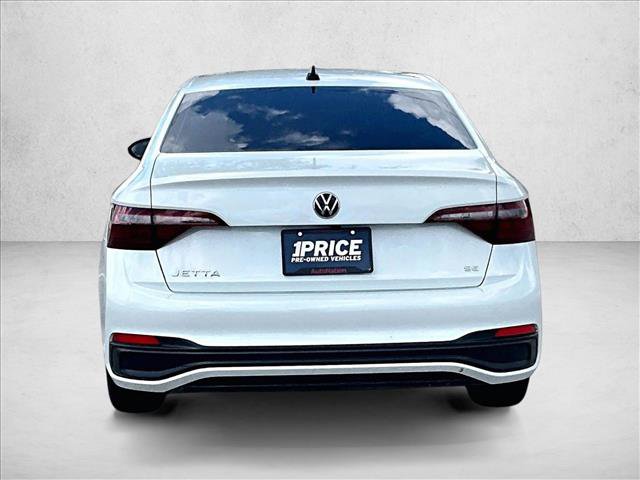 Used 2024 Volkswagen Jetta SE w/ Panoramic Sunroof Package FWD image 4