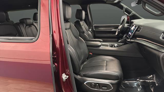 Used 2022 Jeep Wagoneer Series II AWD/4WD image 24