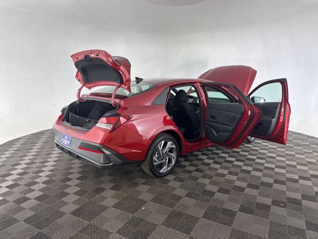 Certified 2025 Hyundai Elantra Sport w/ Cargo Package image 18