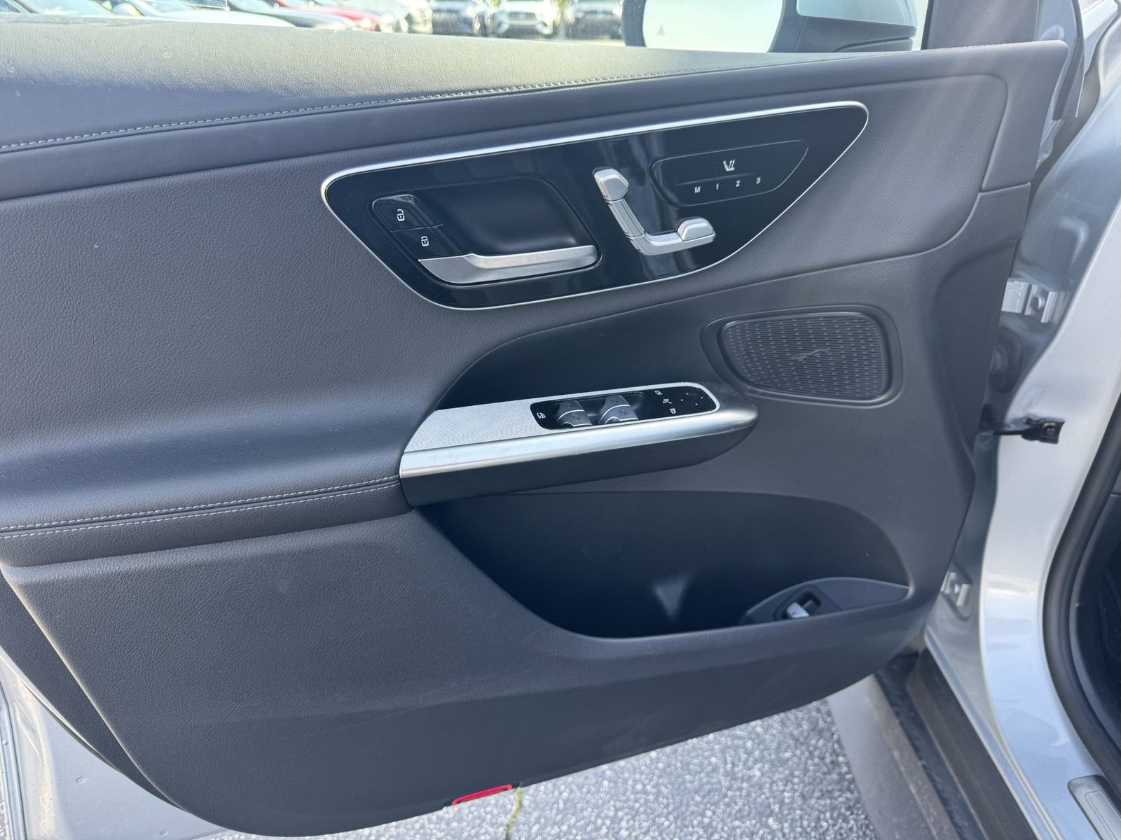 Used 2025 Mercedes-Benz GLC 350e image 9